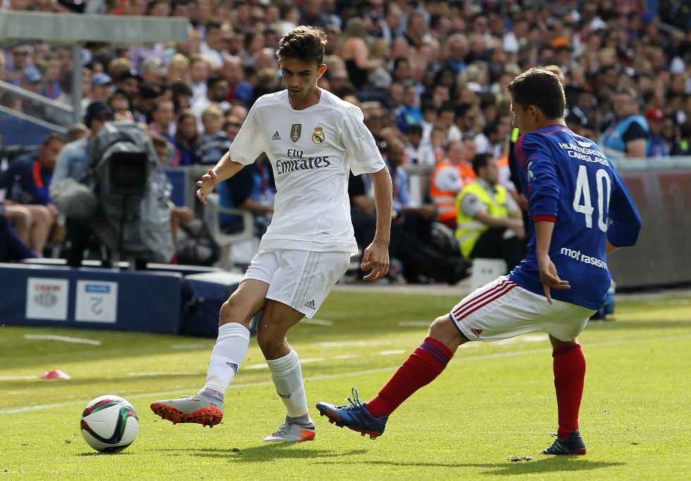 Preload enlarged photo