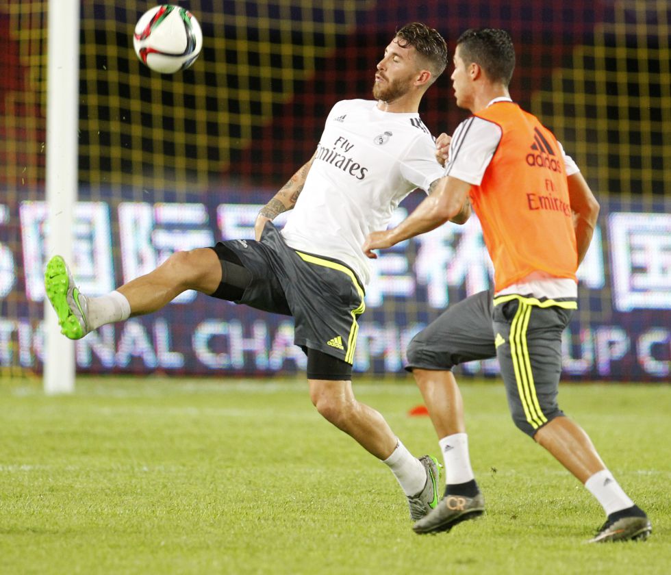 Preload enlarged photo