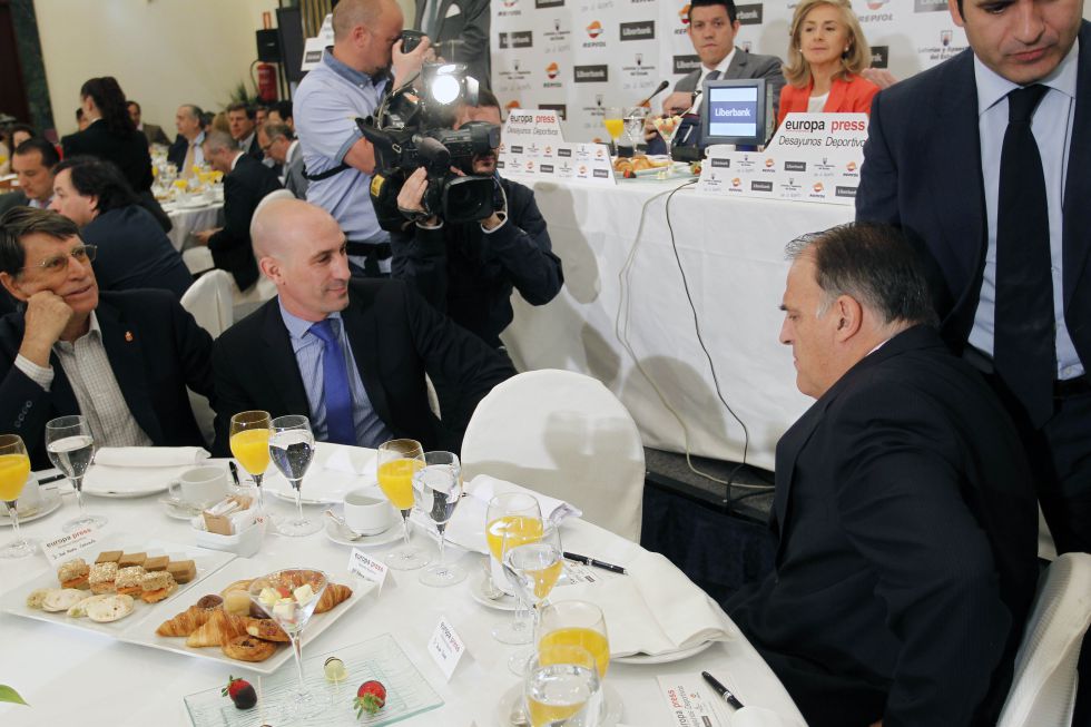 Preload enlarged photo