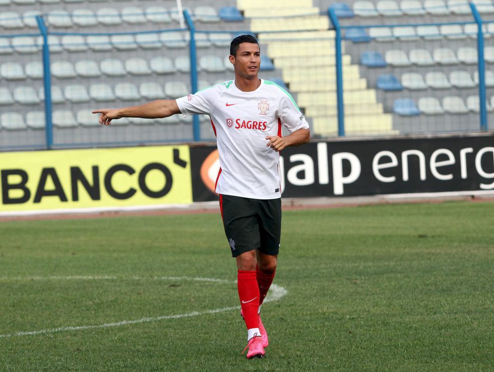 Preload enlarged photo