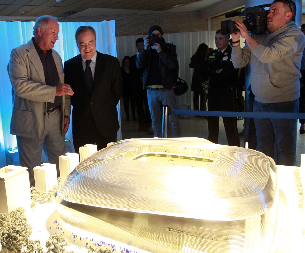 Preload enlarged photo