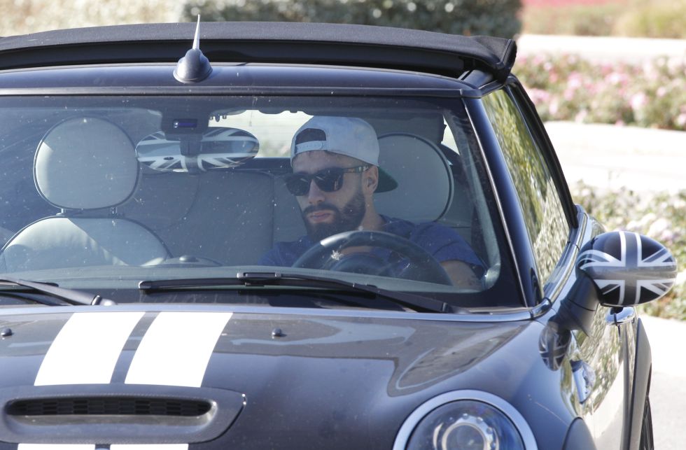 Preload enlarged photo