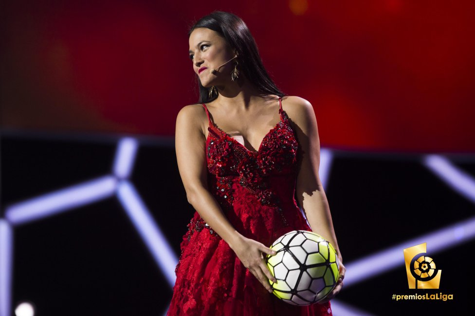 Elisa Mouliaá brilló en los premios de La Liga