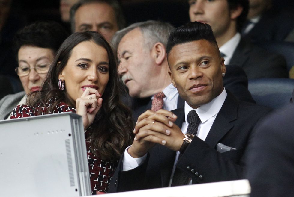 Preload enlarged photo