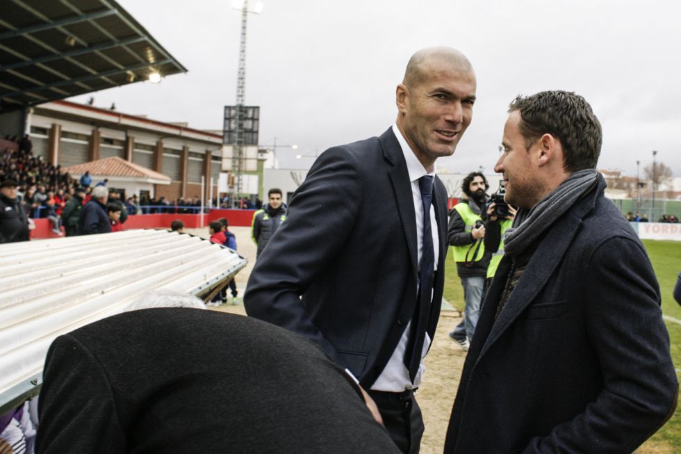 Preload enlarged photo