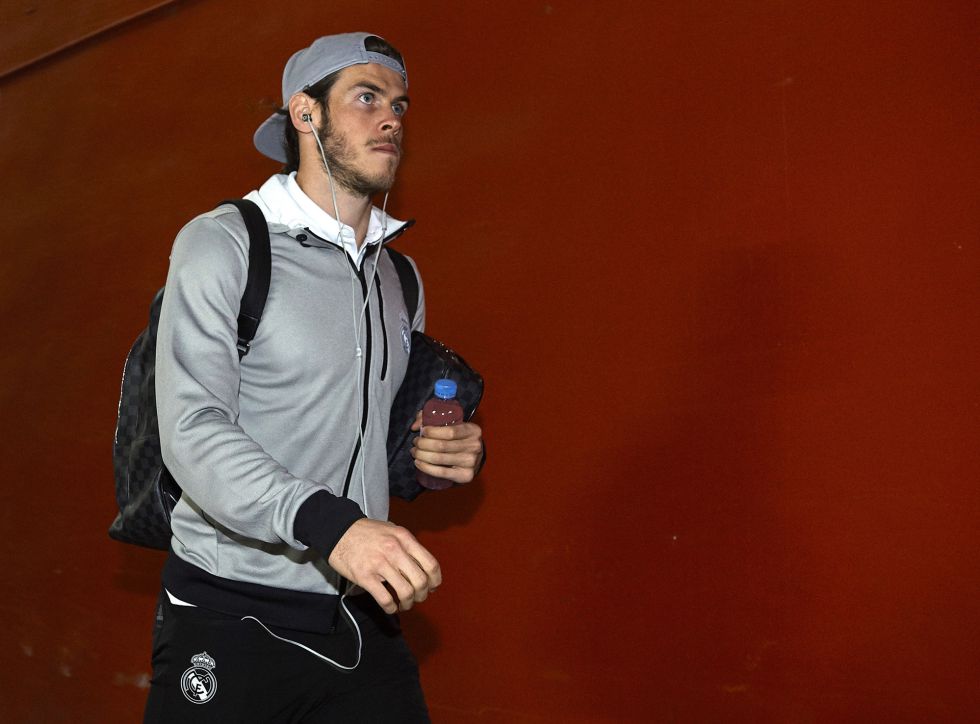 Preload enlarged photo