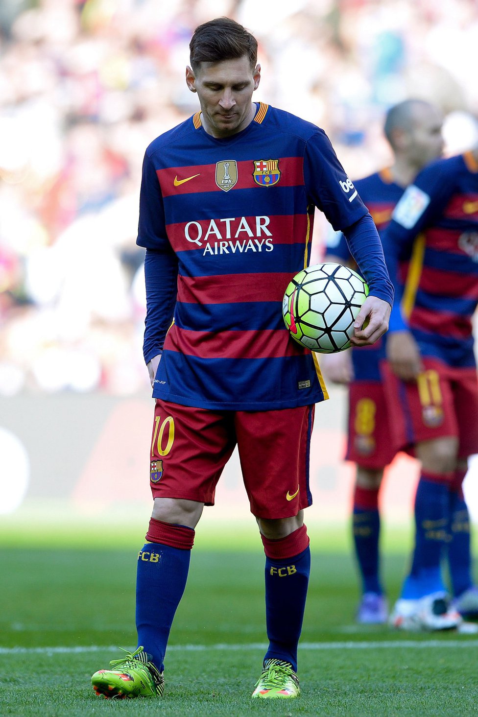 Lionel Messi preparado para lanzar el penalti.