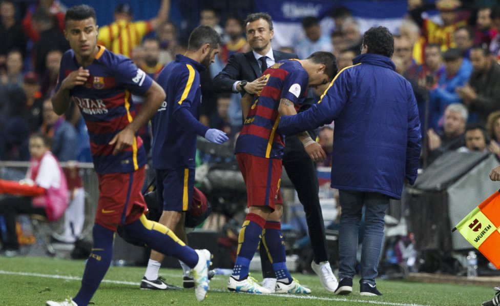 Luis Su&aacute;rez se retira lesionado