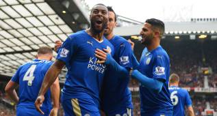 MANCHESTER, ENGLAND - MAY 01: Wes Morgan of Leicester City celebrates scoring his team's opening goal with team mates during the Barclays Premier League match between Manchester United and Leicester City at Old Trafford on May 1, 2016 in Manchester, England. (Photo by Michael Regan/Getty Images)