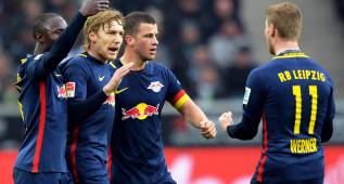 Los jugadores del Leipzig celebran un gol. 