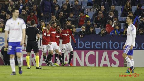 El Zaragoza se aleja del ascenso y el Nàstic del descenso