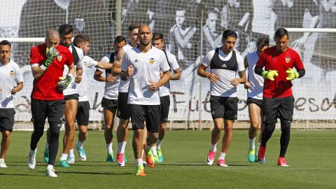 Con Zaza a la cabeza, el Valencia espera hoy a un Osasuna ya descendido.