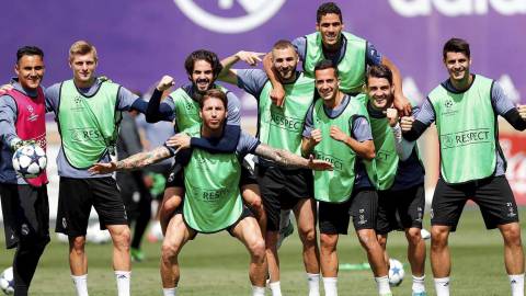 Los jugadores del Real Madrid, en el entrenamiento de este martes.