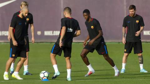 Dembélé, ya integrado en el Barcelona, debutará esta noche en el Camp Nou como nuevo jugador del Barcelona.