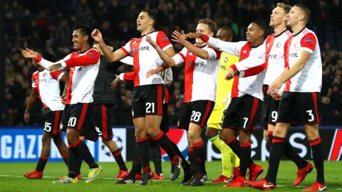 El Feyenoord, celebrando la victoria ante el Nápoles.