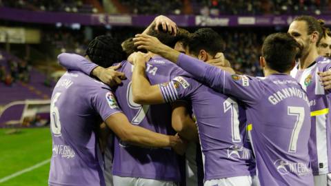 El Valladolid se impuso al Huesca gracias a un doblete de Mata.