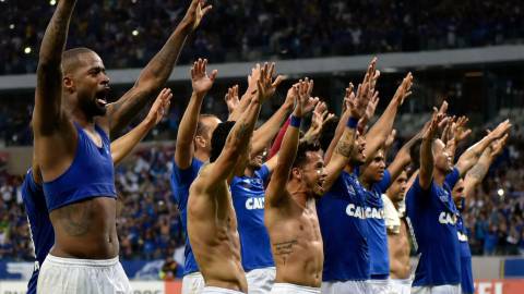 Los jugadores del Cruzeiro celebran la clasificación para los cuartos de final de la Copa Libertadores. 