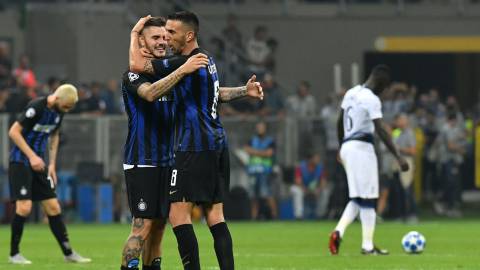 Icardi y Vecino celebran la remontada del Inter.
