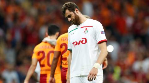 Kvirkvelia, decepcionado después del tercer gol del Galatasaray.