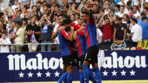 El Extremadura celebra el 0-2 frente al Rayo Majadahonda.