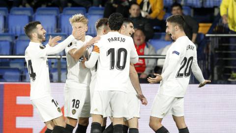El Valencia da un paso de gigante tras ganar 1-3 en La Cerámica.